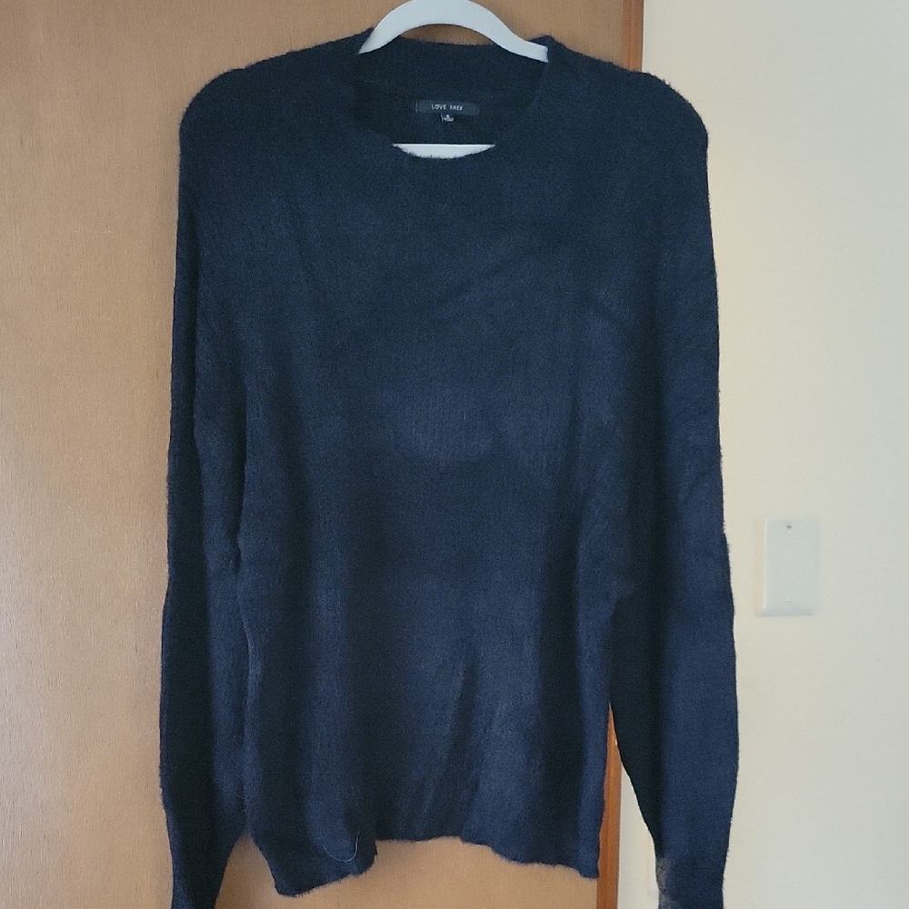 Love Tree Womens Deep Black Crewneck Sweater